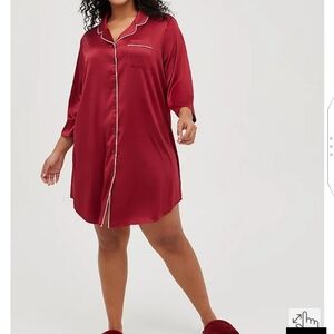 🆕 2X RED SATIN BUTTON UP SLEEP GOWN